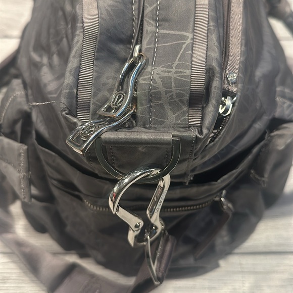 🍋Lululemon Athletica Triumph Large Gray Tote Gym Bag🍋 - Picture 5 of 16